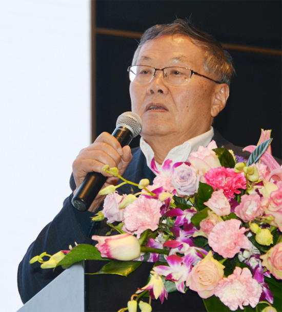 何清華董事長(zhǎng)應(yīng)邀參加湖南商會(huì)會(huì)員代表大會(huì)
