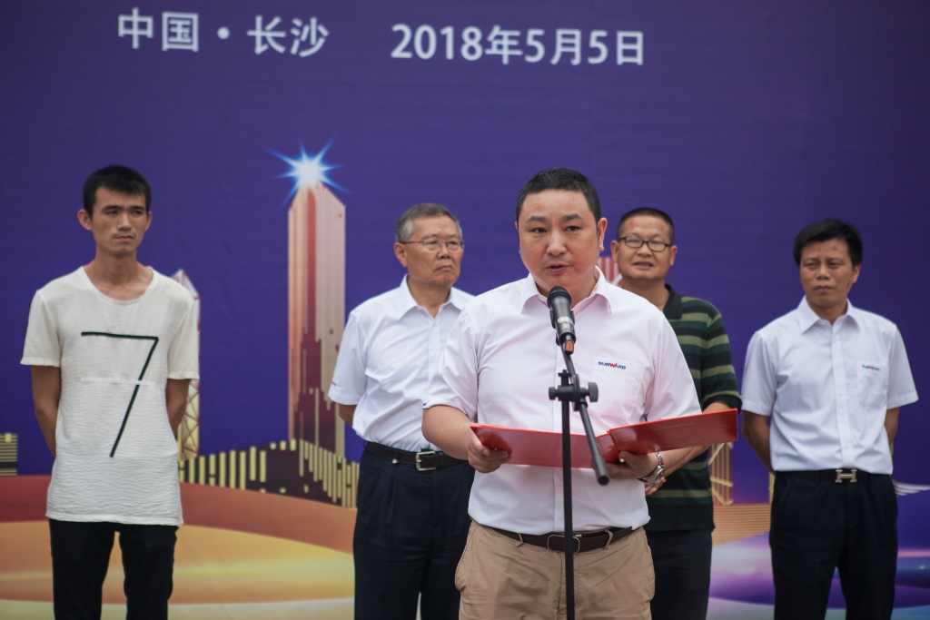 民族挖掘機(jī)品牌先導(dǎo)者，山河智能“城鎮(zhèn)建設(shè)利器”SWE80E9榮耀上市