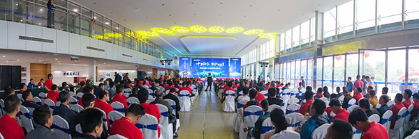 紅四月，山河智能挖掘機(jī)促銷(xiāo)會(huì)節(jié)節(jié)攀升