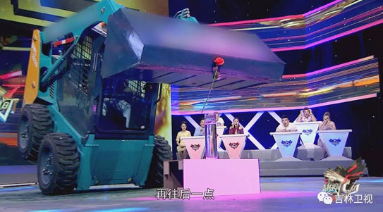 誰(shuí)說(shuō)機(jī)械都冰冷？這款會(huì)跳舞的滑移明明就是熱情奔放的！