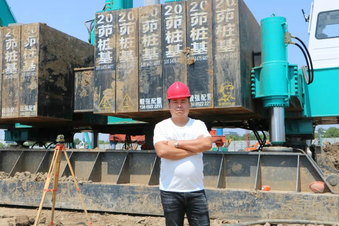 液壓靜力壓樁機(jī)從1臺(tái)到21臺(tái)，他只用了8年！