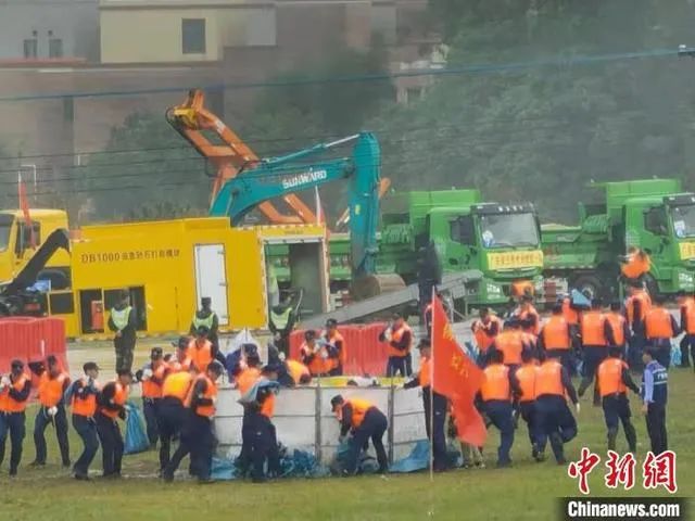 空地協(xié)同立體救援，山河智能無(wú)人化裝備亮相2021-北江流域防汛搶險(xiǎn)綜合演練