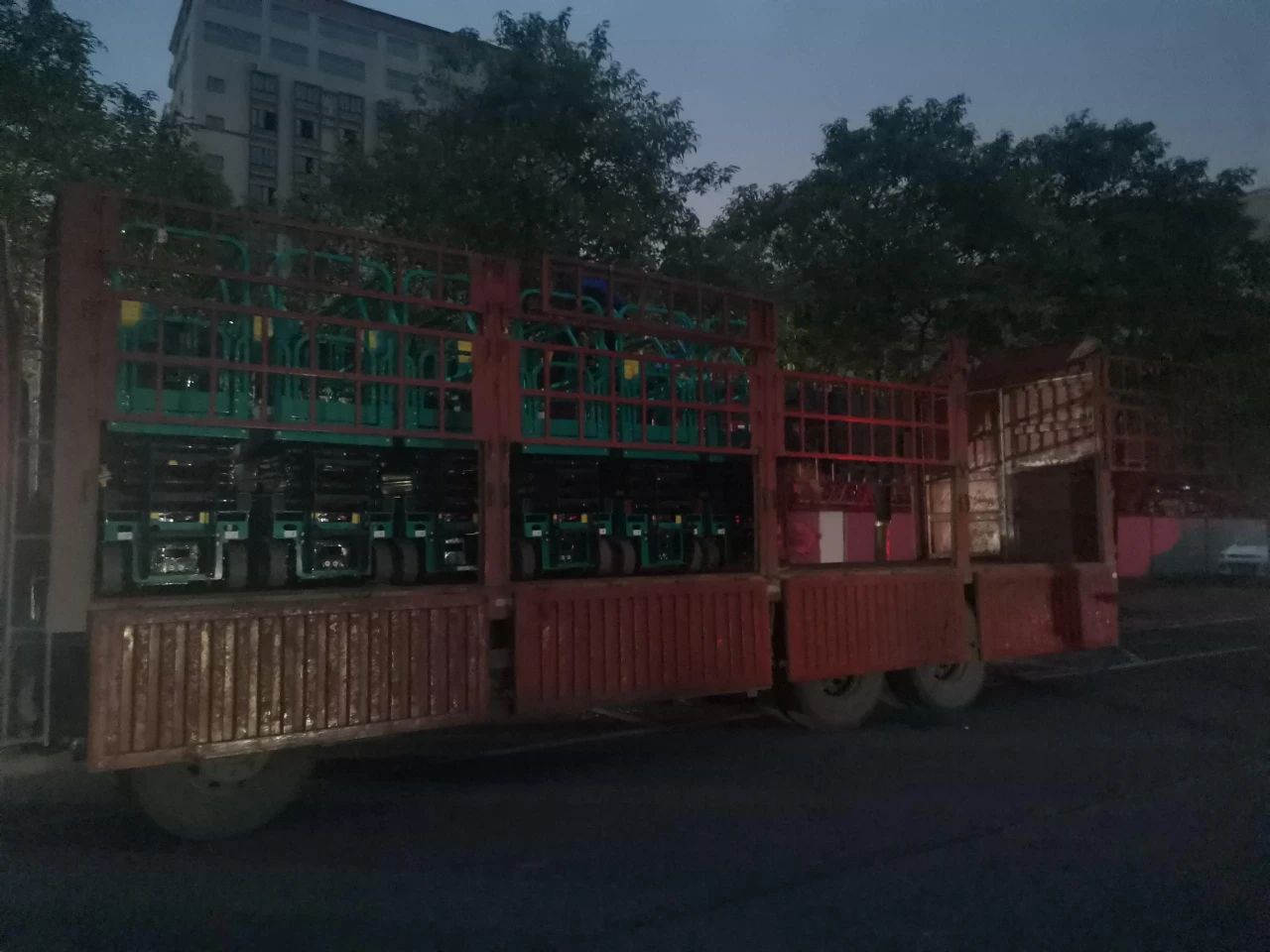 30小時，8個人，10臺裝備，我們說到做到！